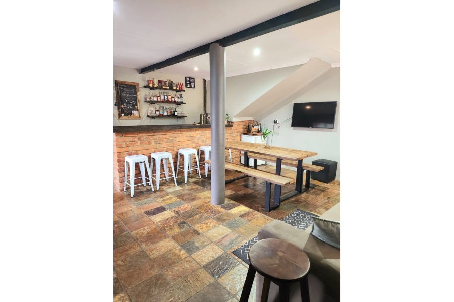 5 Bedroom Property for Sale in Safari Gardens North West